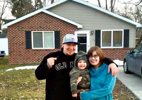 Photo of Mike & Shannon in front of the new home that they were able to purchase with the lump sum they received from liberty settlement funding.